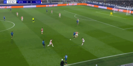 低传门前 低传门前